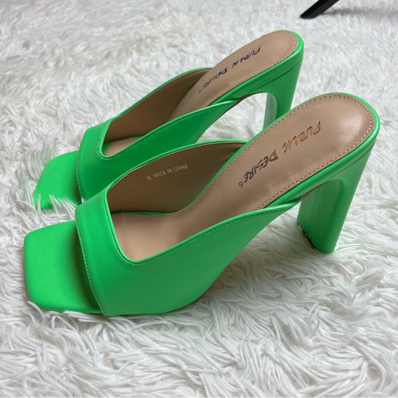 Classy n’ Sassy Neon Green Sandals 💚💚 - Picture 4 of 11